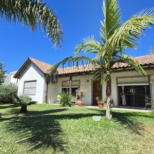 Casa En Venta 2 Dormitorios 1 Baño, En Punta Colorada - Catalina
