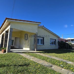 Casa Venta De 3 Dormitorios 2 Baños, Frente Al Mar En Los Angeles, Piriapolis - Campanero