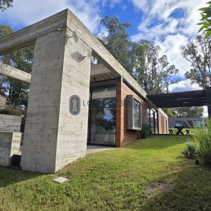 Casa En Venta 3 Dormitorios, 3 Baños, Piscina Climatizada Mas Barbacoa, En Punta Colorada - Resiliencia