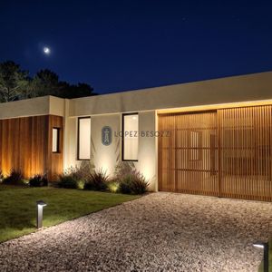Casa Venta En Construcción De 3 Dormitorios 2 Baños A Metros De La Playa Y Piscina En Punta Colorada - Cumbre II