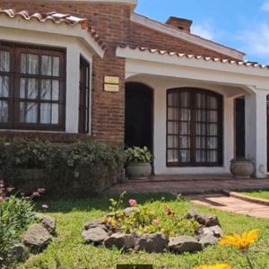 Casa En Venta C/ Cochera En Rocha