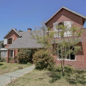 Casa En Venta De 5 Dormitorios, Pinares