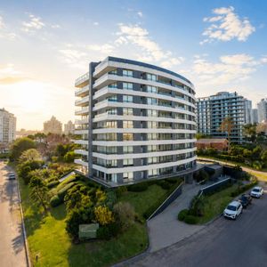 Apartamento En Venta 3 Dormitorios A Metros De Playa Brava, Cochera - Aidy Grill
