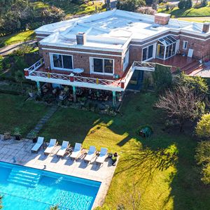 Casa En Venta De 7 Dormitorios,en El Golf