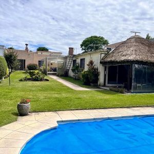 Venta Casa 5 Dormitorios Malvin Con Piscina Barbacoa Y Garaje