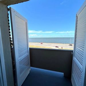 Alquiler Apartamento 2 Dormitorios Ciudad Vieja Frente Al Mar