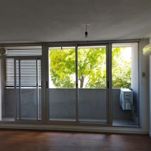 Alquiler Apartamento 1 Dormitorio Brazo Oriental Con Balconbarrio, Calle , Esquina Superficie Total: M2 Superficie Cubierta: M2 Precio: $ Gastos Comun