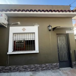 Alquiler Casa 2 Dormitorios Brazo Oriental Patio Y Cochera