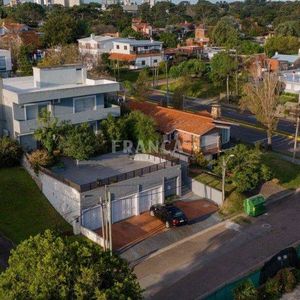 Excelente Casa En Venta A Pasos De La Playa Mansa.
