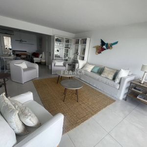 Apartamento De 3 Dormitorios En Malecón 1, Punta Del Este