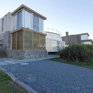 Casa En Alquiler En Club De Mar, 6 Dormitorios.