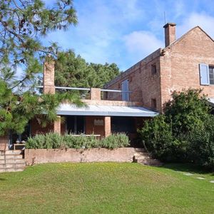 Venta Y Alquiler De Chalet En El Centro De La Barra !
