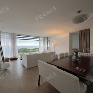 Apartamento En Alquiler Frente Al Mar, Punta Del Este.