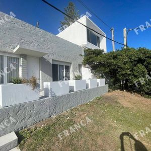 Casa A Metros De La Posta Del Cangrejo En La Barra.