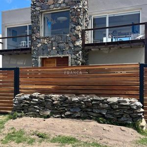 Casa En Alquiler En Balneario Buenos Aires, Frente Al Mar.