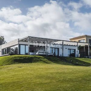 Casa Moderna Y De Diseño Con Vista Al Mar  En Alquiler