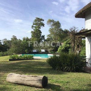 Casa En Venta De 6 Cuartos Y Gran Terreno A La Venta La