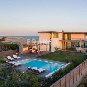 Casa En Alquiler En Primera Línea De Playa En José Ignacio.