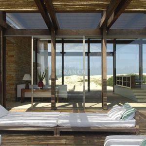 Hermosa Casa Sobre La Playa En José Ignacio.