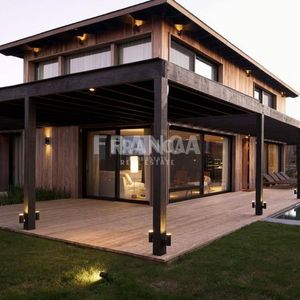 Casa Moderna Muy Bien Ubicada En El Chorro.