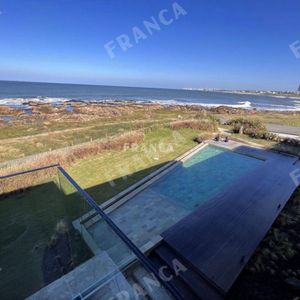 Excelente Departamento Frente Al Mar En La Barra.