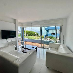 Departamento Con Excelente Vista En Manantiales.