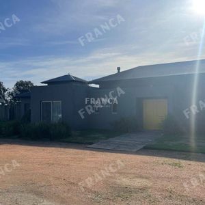 Casa De 6 Dormitorios Con Piscina En Pueblo Mio