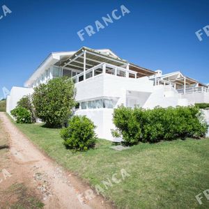 Casa Con Hermosas Vistas En José Ignacio.