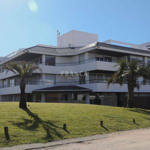 Departamento De 3 Dormitorios En Montoya.