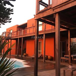 Casa En Alquiler En Punta Piedras, A Pasos Del Mar.