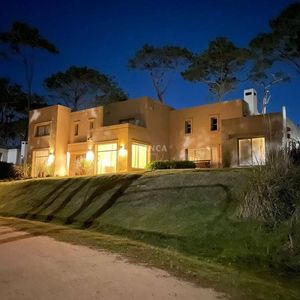 Casa En Laguna Blanca Con Piscina Y Amenities