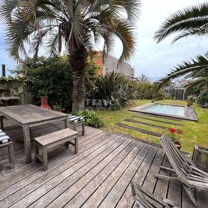 Casa En Alquiler A Metros Del Mar En La Barra.