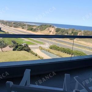 Penthouse En Alquiler Sobre La Brava Tres Suites Y Vistas
