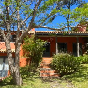 Clasica Casa En Alquiler De 4 Dormitorios En Laguna Blanca