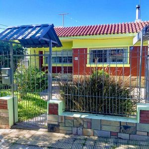 Casa 3 Dormitorios. Excelente Construcción, Bien Ubicada