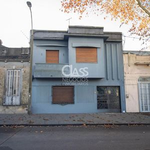 Venta De Gran Casa Tres Cruces 3 Dormitorios, Gran Fondo Con Barbacoa, Garaje. Reciclar O Construir