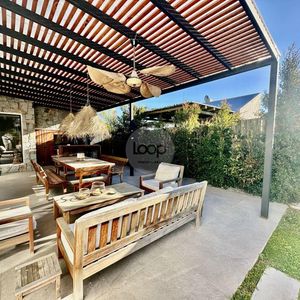 Venta De Casa En Manantiales De 4 Dormitorios Y 3 Baños
