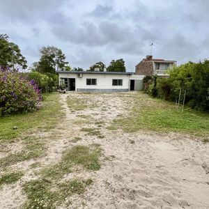 Venta Casa 2 Dormitorios En Terreno De 832 M², Solymar Sur