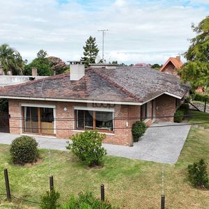 Casa En Venta Carrasco Norte De 4 Dormitorios Padrón único