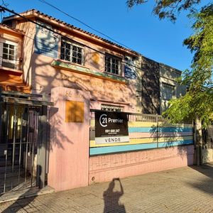 Venta Propiedad Para Empresa En Puerto Buceo  2 Plantas, Múltiples Ambientes