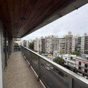 Venta Apto Pocitos 3 Dorm + Servicio 2 Cocheras Y Parrillero 180mts Cuadrados