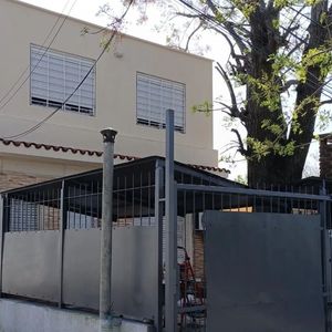 Casa En Venta C/ Cochera En Cerrito