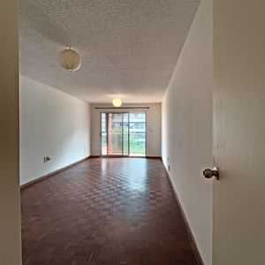 Alquiler Monoambiente Con Balcón Al Frente En Pocitos, Opción Garaje