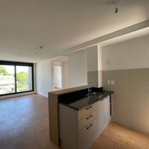 Alquiler Apartamento 2 Dormitorios, Garaje En La Blanqueada