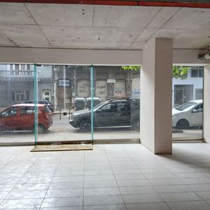 Alquiler Local Comercial Amplio Ventanal Al Frente En El Centro