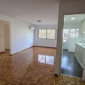 Alquiler Apartamento 2 Dormitorios, Garaje En Tres Cruces
