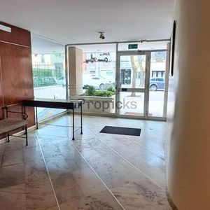 Alquiler Apartamento En Pocitos, 2 Dorm, 2 Baños, Amueblado