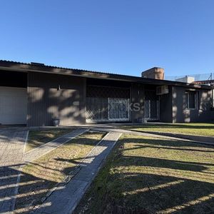 Venta De Casa 4 Dormitorios 3 Baños Y Garage En Punta Gorda