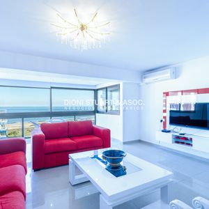 Venta Apartamento 4 Dormitorios Reciclado - Playa Brava - Parquemar Center