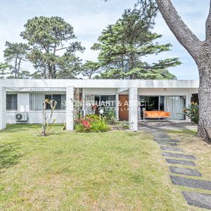 Casa En Alquiler De Temporada - Para 6 Personas - Playa Mansa
